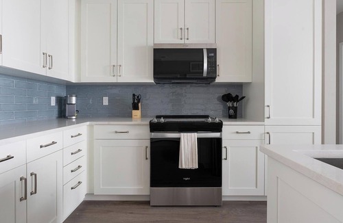 Bonita Shores Apartment | Landing | Stunning 2BD, Clubhouse, Gym