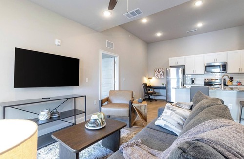 Crestview Apartment | Landing | Stylish 2BD, Gym, Game Room