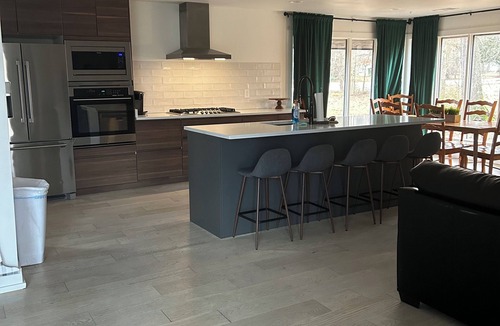 Belden House | Large Contemporary 5-bedroom house with privacy! Sleeps 12