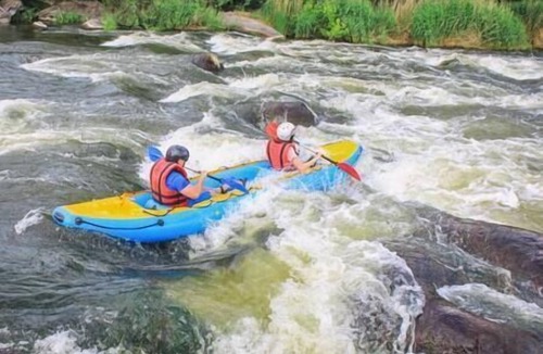 Del Rio RV Rental | Large grassy creekside tent site!