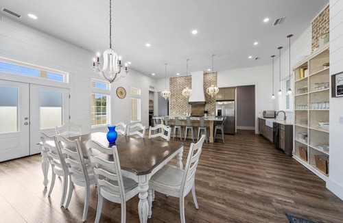 Foley House | Large Lux Home,Private Pool,Spa,Backyard, 6 Bdrms, Beach,Wharf,OWA 15 Mins Away,