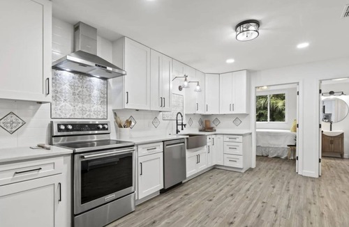 Southside House | Large Peaceful Private Luxe Farm Retreat🧲Corporate longer deals, Two King Beds👑