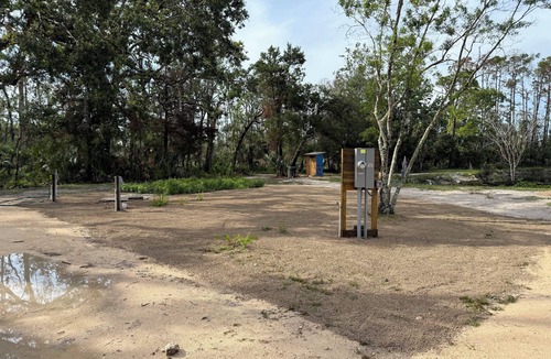 Steinhatchee House | large RV sites available with awesome lake for FUN and scallop season memories!