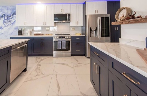 Key Colony Beach House | Latitude 24! Cabana Club access, deep canal, jacuzzi, kayaks, ice machine.