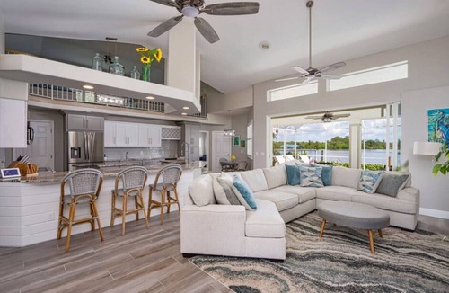 Fort Myers Shores House | Latitude Adjustment Florida