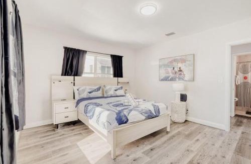 Poinciana Park Apartment | Lauderdale Breeze Villas - Coastal 2 Bedroom