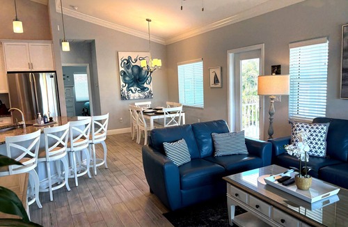 Mid Island House | "Lazy Day" - Beach Paradise w/Pool, 2 min walk to beach! Pet friendly!