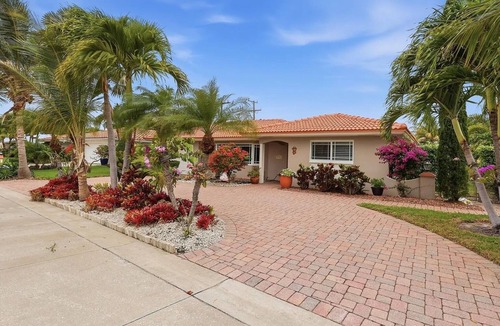 Singer Island House | Le Jardin - Hidden Gem on Singer Island! Charming 2BD + Den with Future Pool/Spa