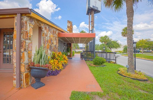Kissimmee Hotel | Liberty Inn and Suites Orlando - Kissimmee near Disney World