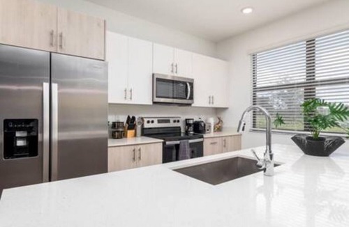 Survey Creek House | Lion Lionel Prestige Luxury Townhome 2 Masters