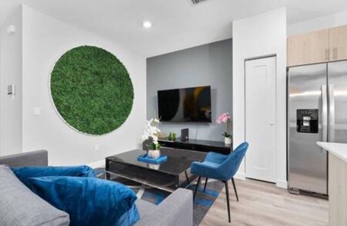 Survey Creek House | Lion's Den: Luxurious 2/2.5 Resort Townhouse