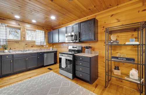 Fort Payne Apartment | Little Bear - 1BD Cabin Escape