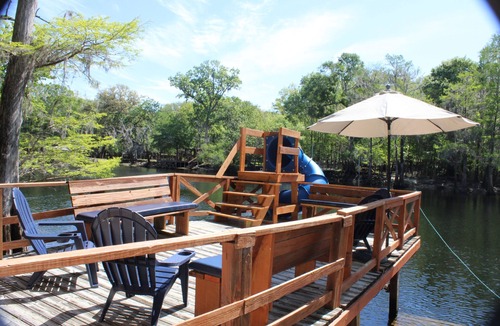 Branford House | Located on the Santa Fe River perfect for boating & tubing on the Ichetucknee.