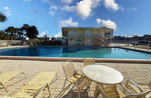 Golden Beach Condo | LOCATION! Cute Venice Villa 2 min walk to beach