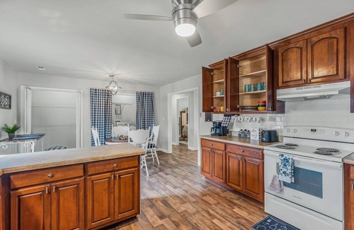 Cullman House | Location! Location! Minutes to all shopping and your favorites restaurant!