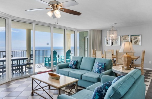 Long Beach Condo | LONG BEACH 2 BEDROOM CONDO WITH 2 SEASONAL BEACH CHAIRS WITH UMBRELLA