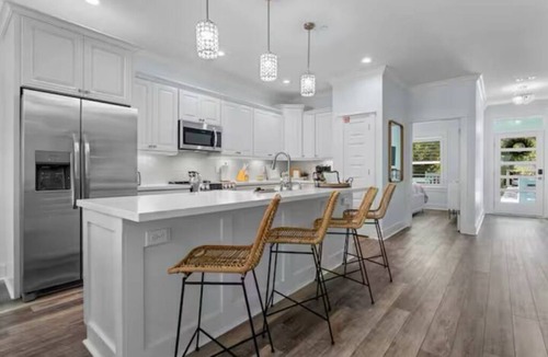 Long Beach House | Long Beach Bungalow-3Br/2 bath