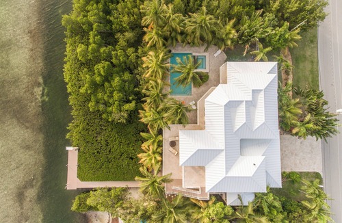 Cutthroat Harbor Estates House | Looking for the ultimate Keys Vacation here it is 4 bedroom 3.5 Bath Pool Home