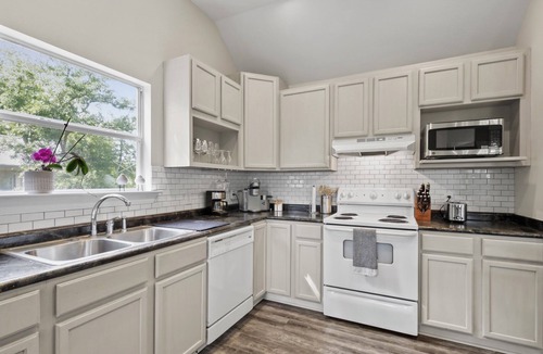 Mandeville House | Lovely 1-bedroom house in charming Old Mandeville close to the lakefront!