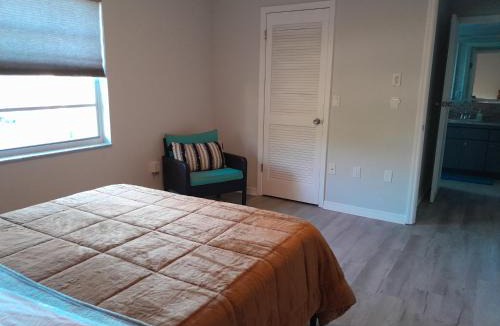 Brooksville House | Lovely 2-bedroom house with AC, relaxing and stylish in Weeki Wachee, Fl