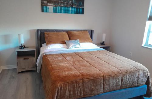 Brooksville House | Lovely 2-bedroom house with AC, relaxing and stylish in Weeki Wachee, Fl