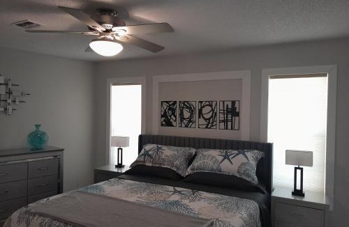 Brooksville House | Lovely 2-bedroom house with AC, relaxing and stylish in Weeki Wachee, Fl