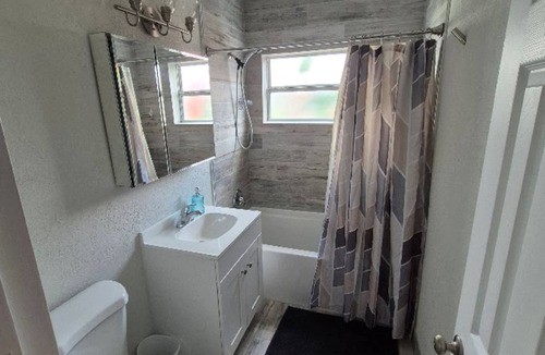 Edgewater House | Lovely 2-bedroom house with AC in charming Port Charlotte