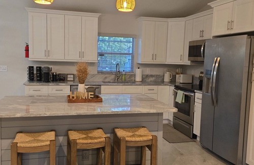 Englewood East House | Lovely 3 bdr house with heated, saltwater pool, 13 min to beach!