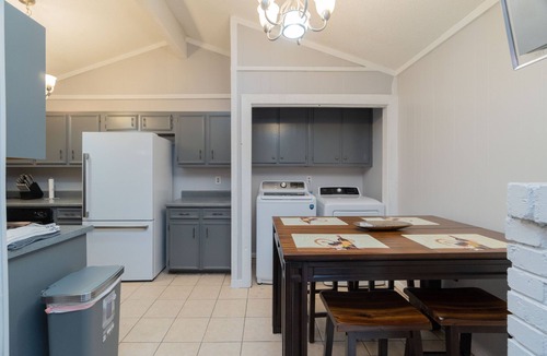 Gunter Afs House | Lovely 3 bedroom house close to great shopping and dining.