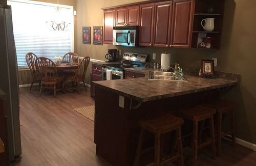Hoover House | Lovely 4 Bed 3 Bath Town Home Conveniently to RTJ Golf, Hoover Met & college’s