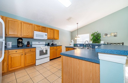 West Haven House | Lovely 4 Bedroom Home-Private Pool-Close to Disney-10% off for weekly stay