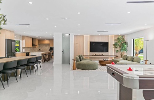 Ludlam House | Lovely 5-bedroom house with AC in beautiful Miami