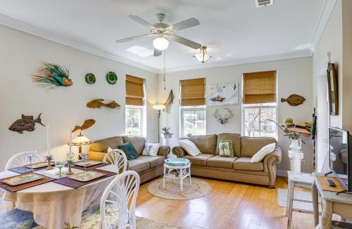 Carrabelle House | Lovely Carrabelle Home w/Lake Views & Pool Access