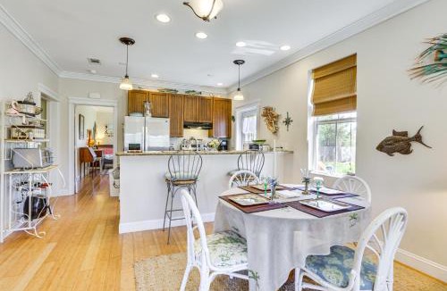 Carrabelle House | Lovely Carrabelle Home w/Lake Views & Pool Access