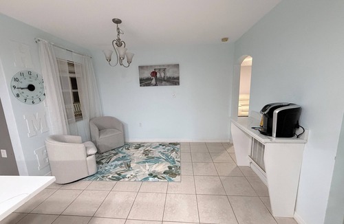The Lakes House | Lovely full home near Tampa, beaches, Weeki Wachee, Tarpon Springs,& Clearwater