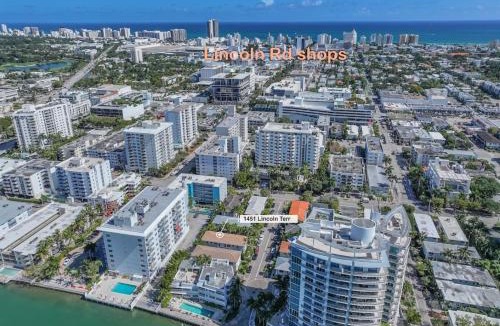 West Avenue House | Lux Designer Apt 2BR and 2BA in Heart of Miami Beach