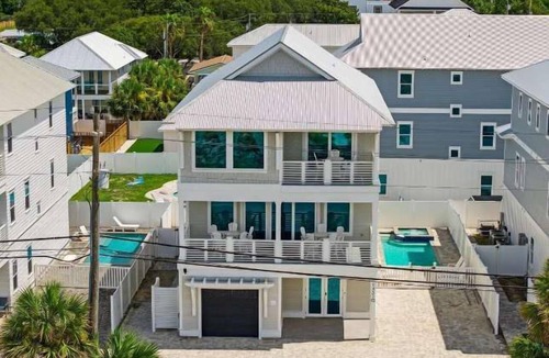 El Centro Beach House | LUX Family Heavenly Day Beachfront - Pool - Hot tub