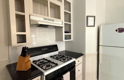 Mid City South House | Lux Mins 2 LSU/Mississippi River/Our Lady of the Lakes Hospital