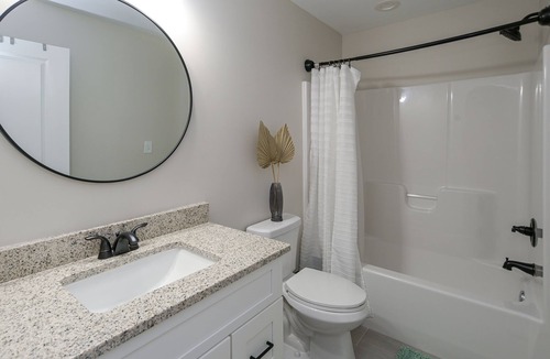 Madison House | Lux Retreat Off the Beat 172 A
