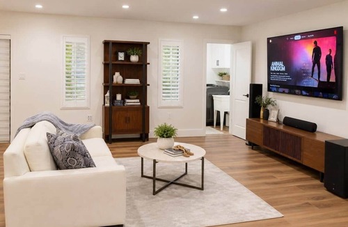 Miami Lakes House | Luxe Miami Lakes Retreat Near Hard Rock Stadium