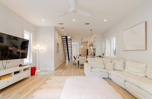 Gillespie Park House | Luxe & Spacious Double Villas, Hot Tub, Pool