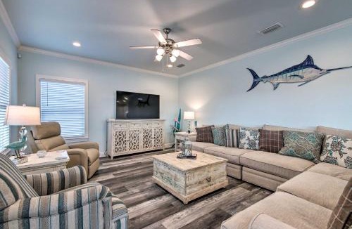 Dauphin Island House | Luxe Stilted Home with Kayaks Walk to Beach