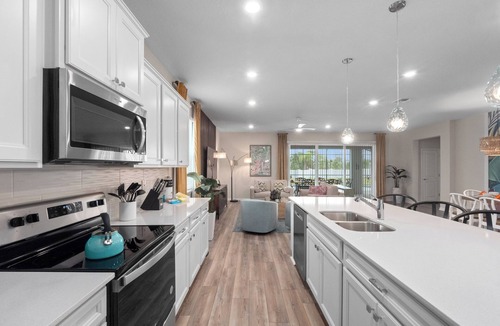 Four Corners House | Luxurious 7 BR Home with Arcade Room in Windsor Cay - Blue Sky Villas