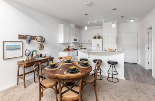 Riverview Apartment | Luxurious fully furnished suite near hospital's!