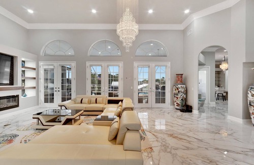 Apollo Beach Cottage | Luxurious Retreat at our Canal Front Pool Home 5BR