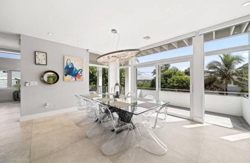 Summerplace House | Luxurious Retreat At The Whispering Palms