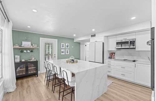 Southwest Villa | Luxurious Spanish Villa in serene West Palm Beach - 5 mins from beach!