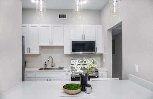 Seybold House | Luxury 3 Bedroom House, 20 minutes to the Beach & 10 Minutes to the HardRock