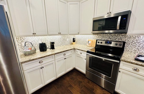 Westshore House | Luxury 3 bedroom townhome near malls, shopping, arena, stadium and airport