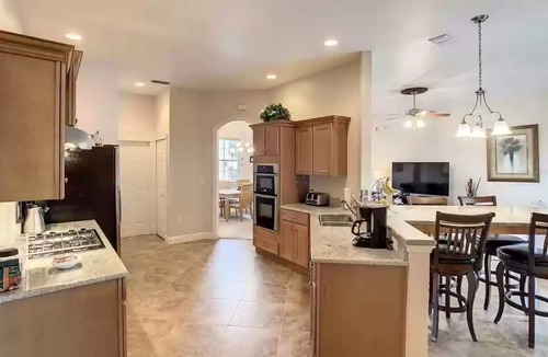 Sunridge Woods House | Luxury 4 Bed with POOL + Outdoor Kitchen Minutes to Disney! No neighbours behind